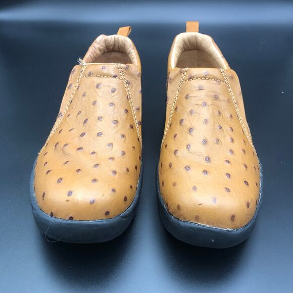 Roper Performance Tan Leather Slip-On Shoes, Women's Size 8/EUR 39 - Picture 2 of 7